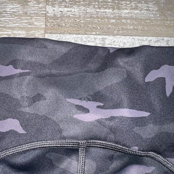 Athleta Women's Ultimate Camo 7/8 Tight Size L - Picture 9 of 9